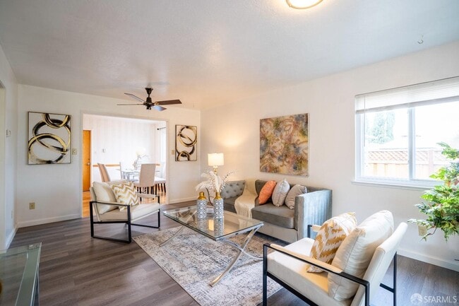 Building Photo - 4301 Hillview Dr