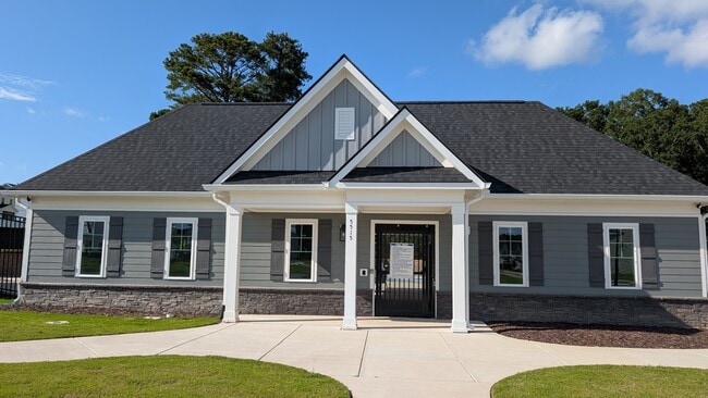 Building Photo - 1024 Red Roses Ave