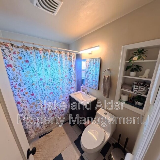 Building Photo - 1333 N Alberta St