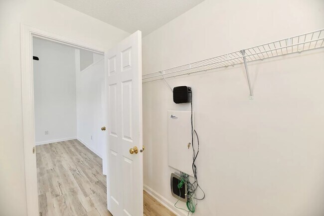 Building Photo - 11888 Esty Way