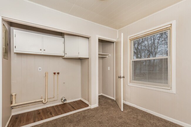 Building Photo - 2221 Cadie Ave
