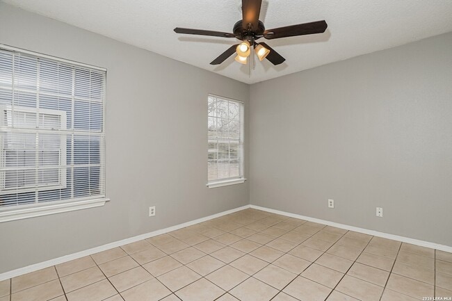 Building Photo - 820 W Olmos Dr