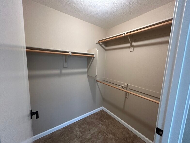 Building Photo - 6605 N 93rd Ave