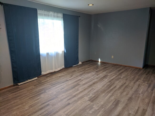 Building Photo - 351 Mark Ct