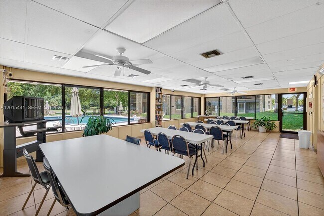 Building Photo - 9470 Tangerine Pl
