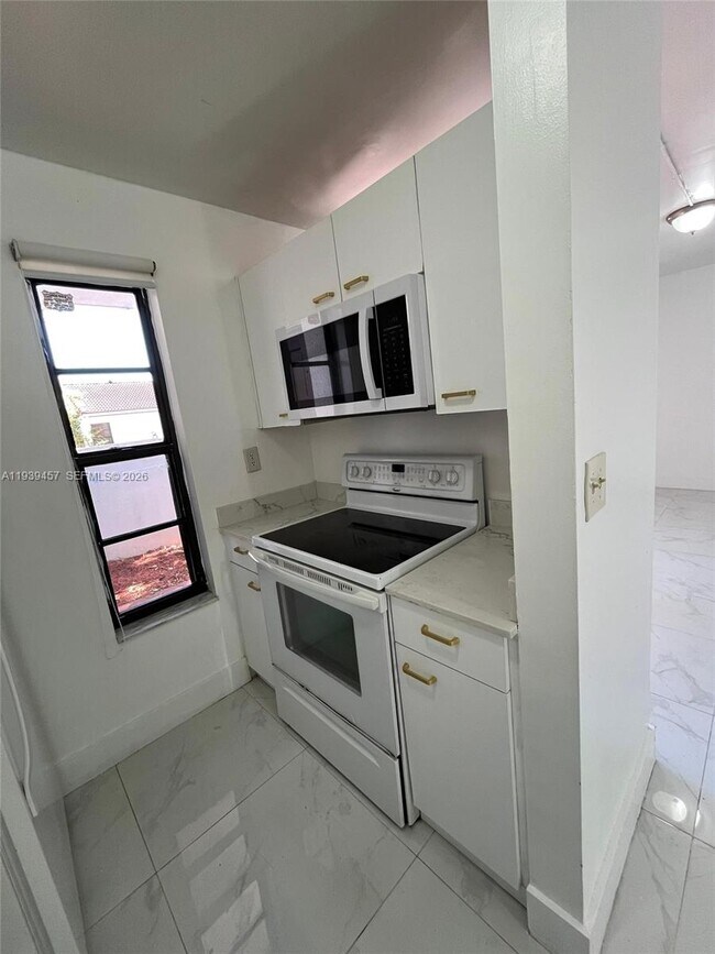 Building Photo - 7450 SW 153rd Pl