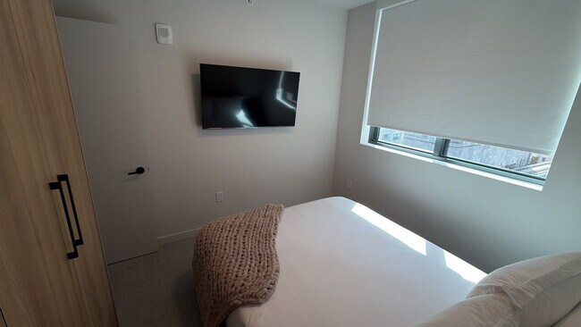 Building Photo - 121 NE 5th St