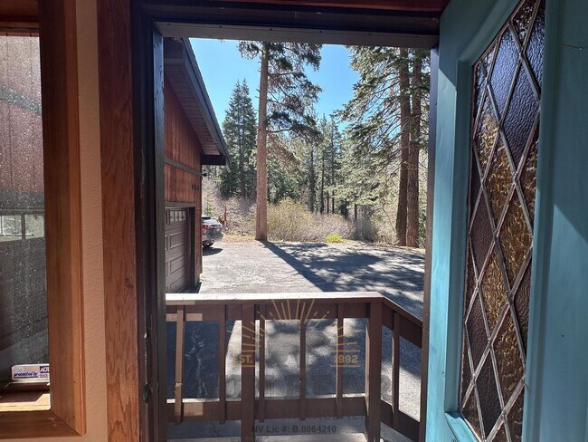 Building Photo - Spacious 3 Bed, 3.5 Bath Home with Forest ...