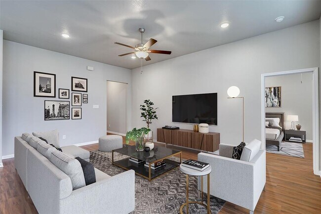 Building Photo - 1026 Tomball Downs Dr