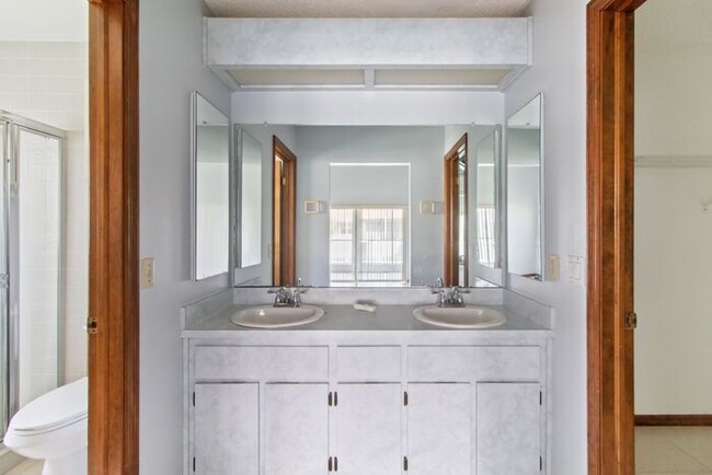 Building Photo - Hudson Pool Home for Lease