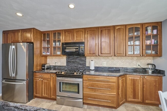 Building Photo - 27 Cranberry Ln