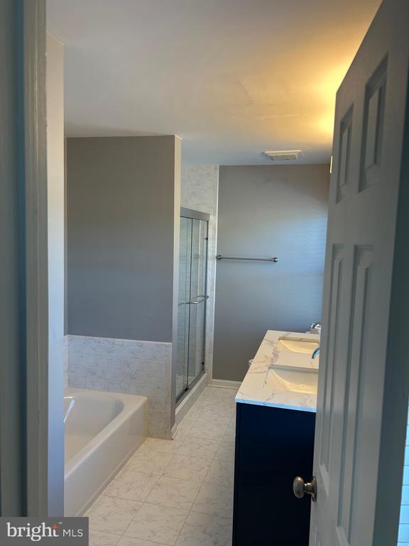 Building Photo - 4054 Norbeck Square Dr