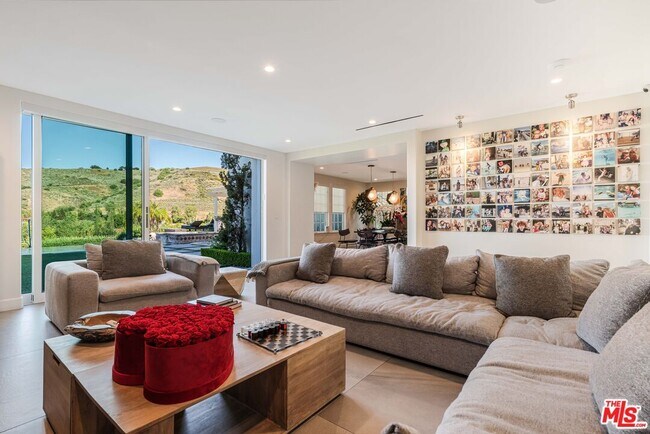 Building Photo - 3880 Prado del Trigo