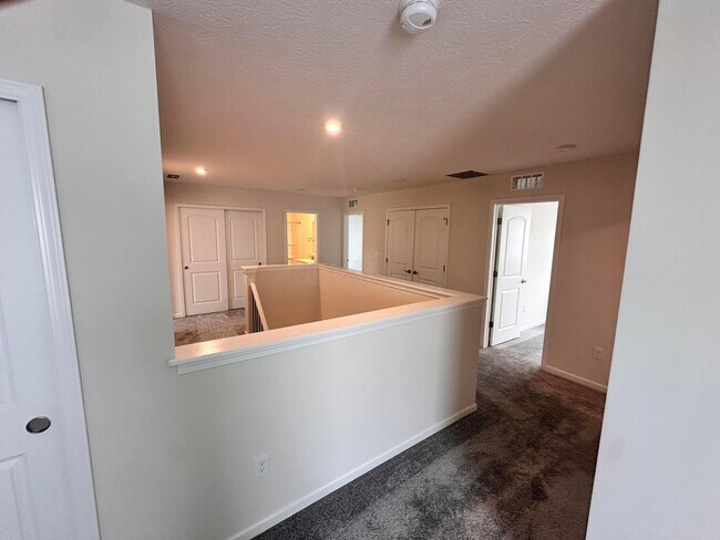 Building Photo - 1332 Red Tail Pl