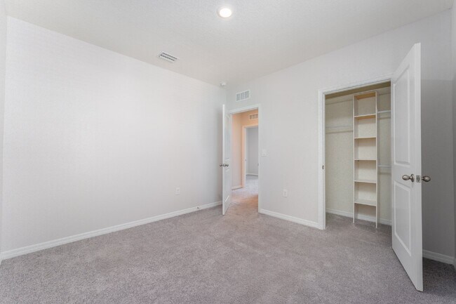 Building Photo - "Spacious 5-Bed Oasis located in SouthShore Bay!