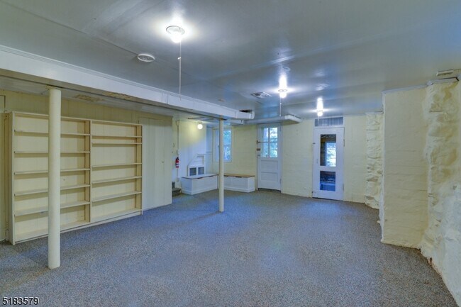 Building Photo - 15 Scenic Dr