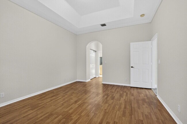 Building Photo - Beautiful & Spacious 3 Bedroom and 2 Bathroom with 2 Car garage and covered patio Home in West Pa...