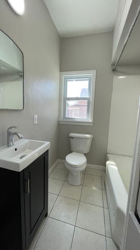 Building Photo - 3430 Maple St