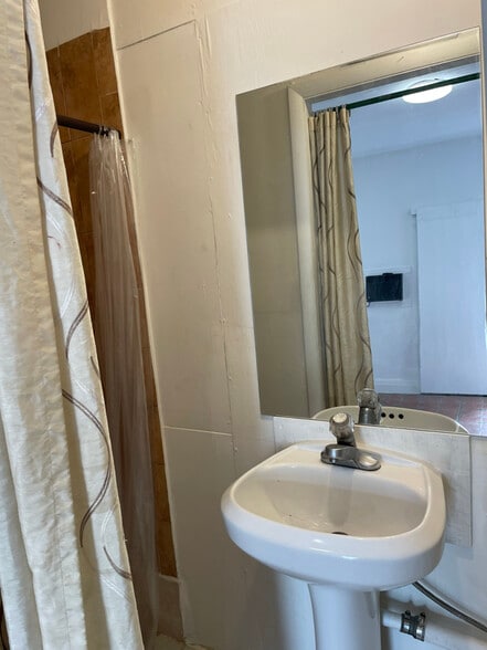 Building Photo - 3131 W 16th Ave