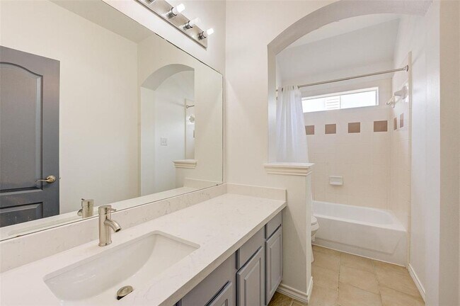 Building Photo - 14018 White Oak Gardens Dr