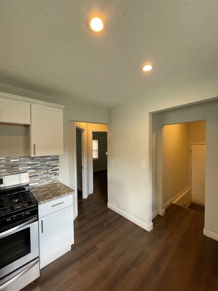 Kitchen - 8536 Stephens Rd