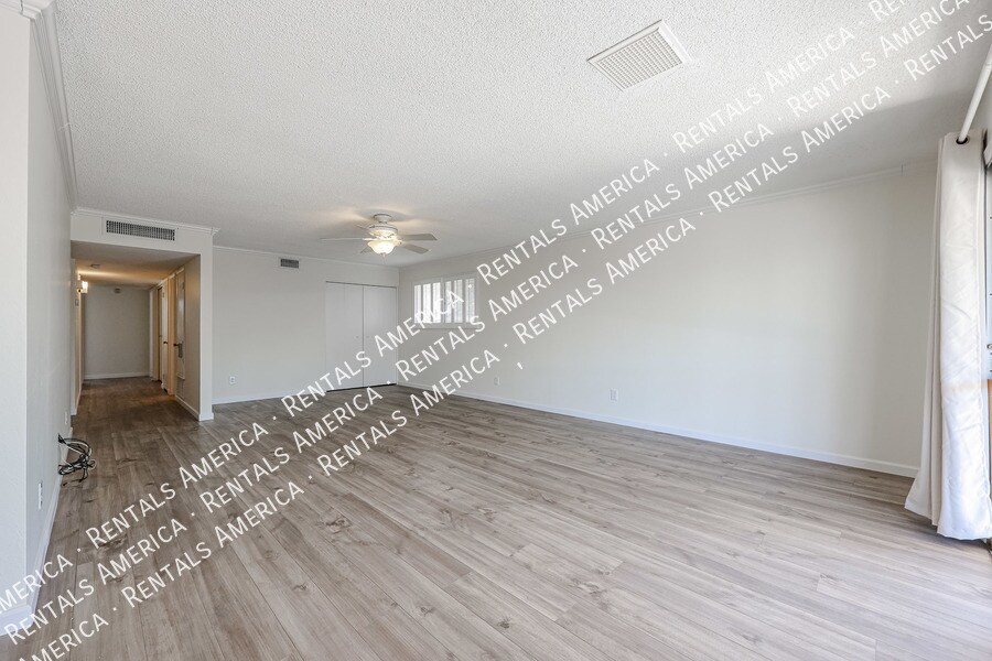 Building Photo - 3704 S Terrace Rd