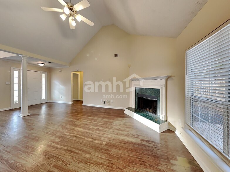 Building Photo - 515 Chaseridge Dr