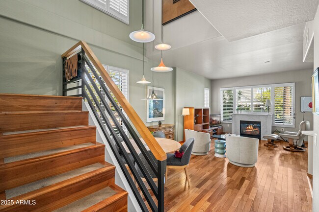 Primary Photo - 17 W Vernon Ave