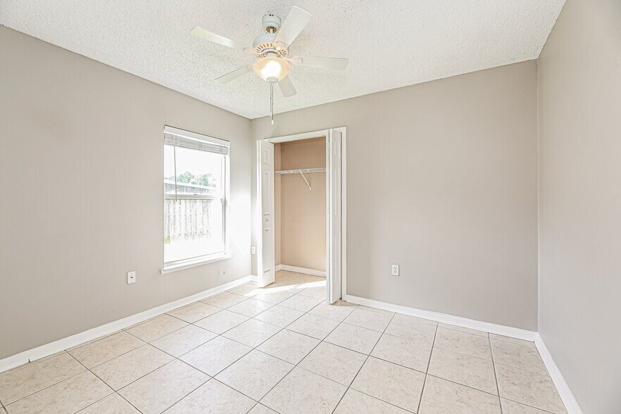 Building Photo - 12607 Reeding Ridge Dr N