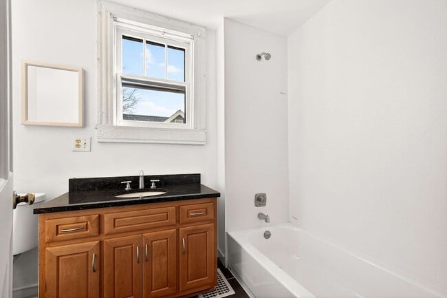 Building Photo - 908 Gilmore Ave