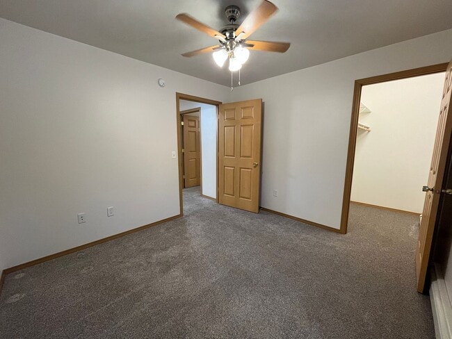 Building Photo - Dog friendly, 3 bedroom home in Aurora