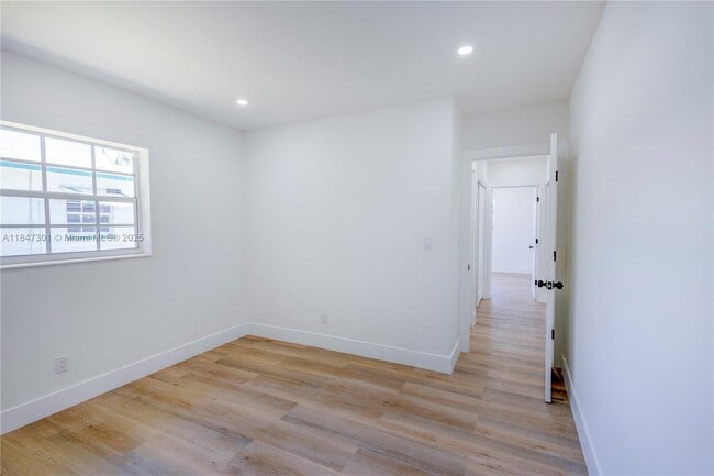 Building Photo - 2568 NW 34th Terrace