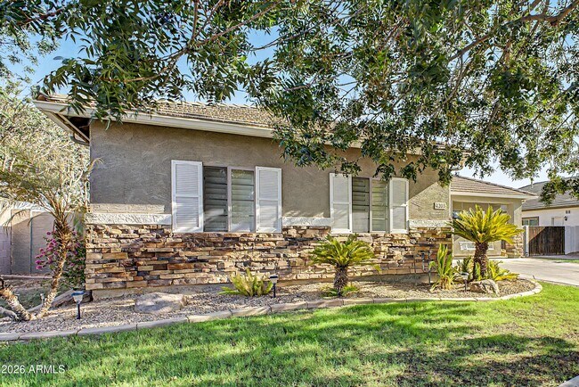 Building Photo - 4203 E Los Altos Rd