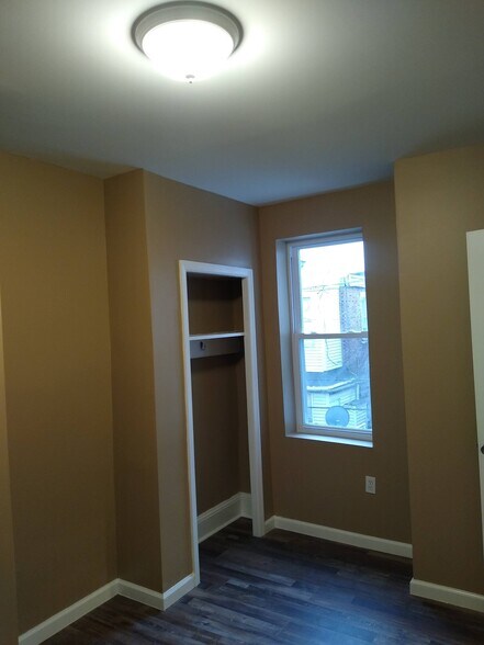 Building Photo - 2054 Ann St