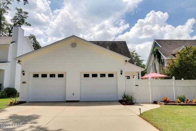 Building Photo - 4026 Oak Forest Dr