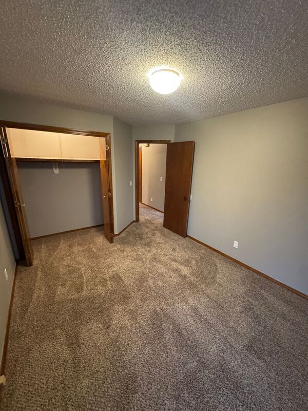 Building Photo - 296 Streamside Ct