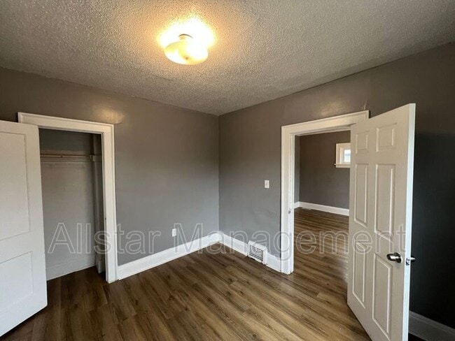 Building Photo - 10006 Lamontier Ave