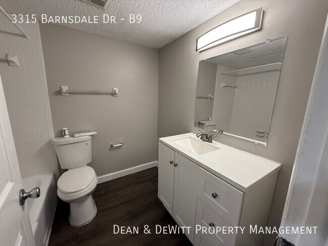 Building Photo - 3315 Barnsdale Dr
