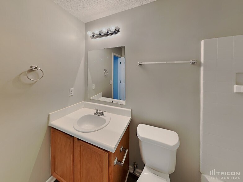 Building Photo - 105 W Waverly Pl Ct