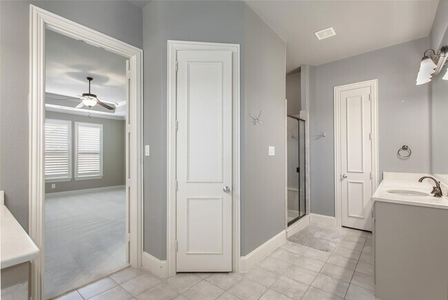 Building Photo - 921 Pine Burst Dr