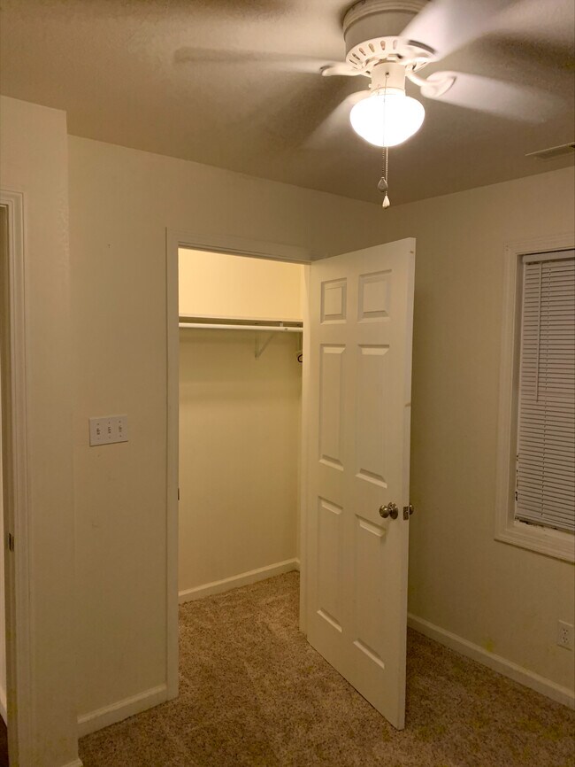 Building Photo - 1014 N Hodson Ave