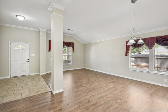 Building Photo - 3026 Sunset Park Dr