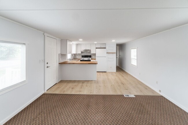 Building Photo - 2 Bed 1 Bath Single Family Home in Spokane...
