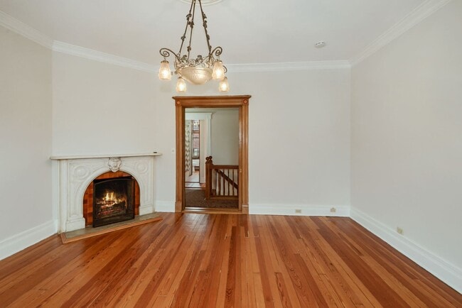 Building Photo - 3 Bed 2.5 Bathroom - Capitol Hill Rowhome - Driveway For Parking