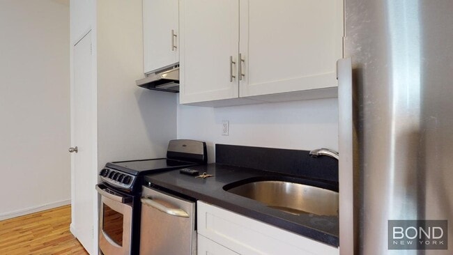 Building Photo - 342 E 87th St