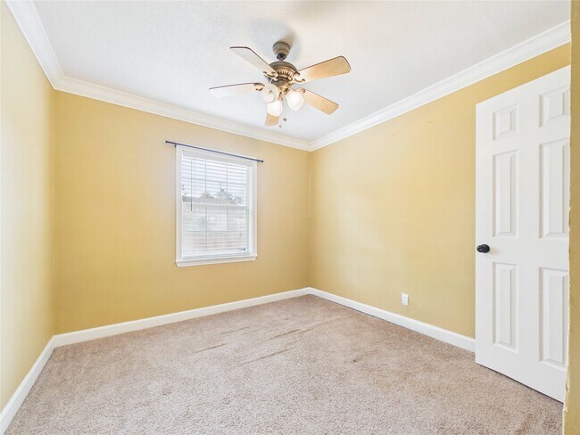 Building Photo - 1213 W Sidnor St