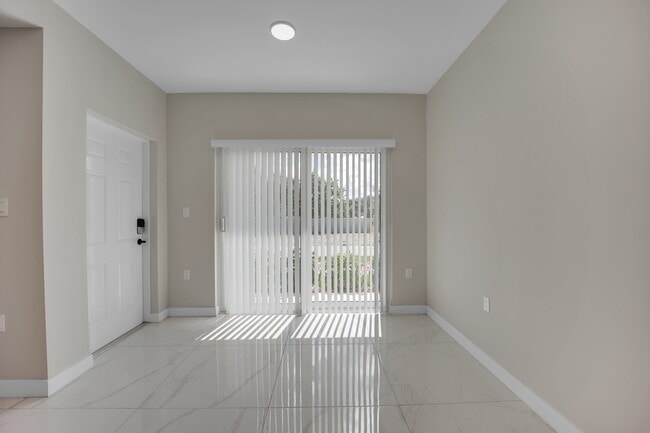 Building Photo - 13825 SW 262nd Ln