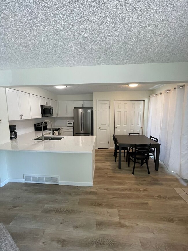 Building Photo - FULLY REMODELED 2 Bed 2 Bath  condominium ...