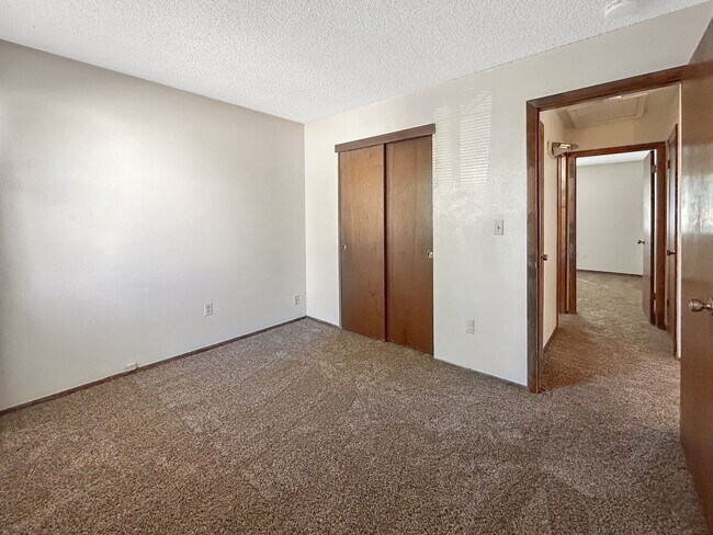 Building Photo - $0 DEPOSIT OPTION. CENTRALLY LOCATED 4 BEDROOM SPLIT LEVEL HOME IN WESTMINSTER!