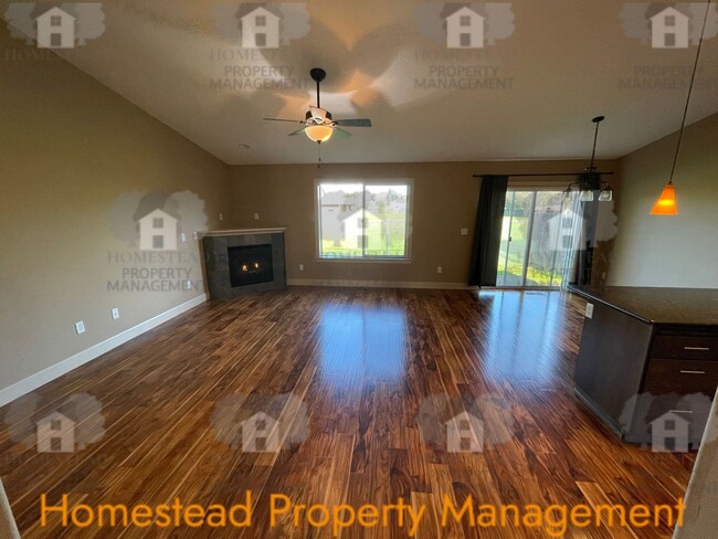 Building Photo - Single level, 3 bedroom house in desired neighborhood of Keizer!